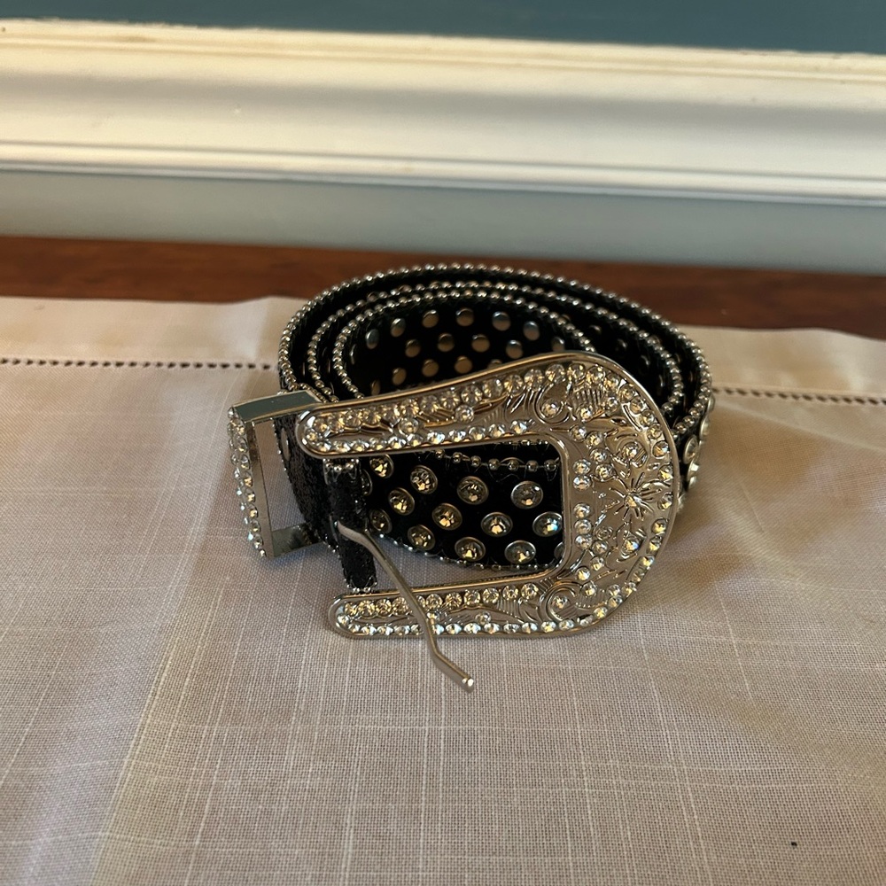 💯 Woman’s Leather Rhinestone Studded Belt Size Small